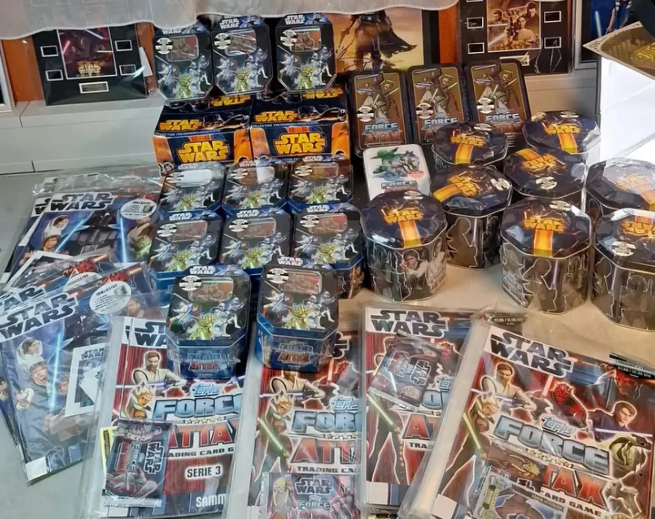 Star-Wars-Tins und Force-Attax-Serie-3-Päckchen