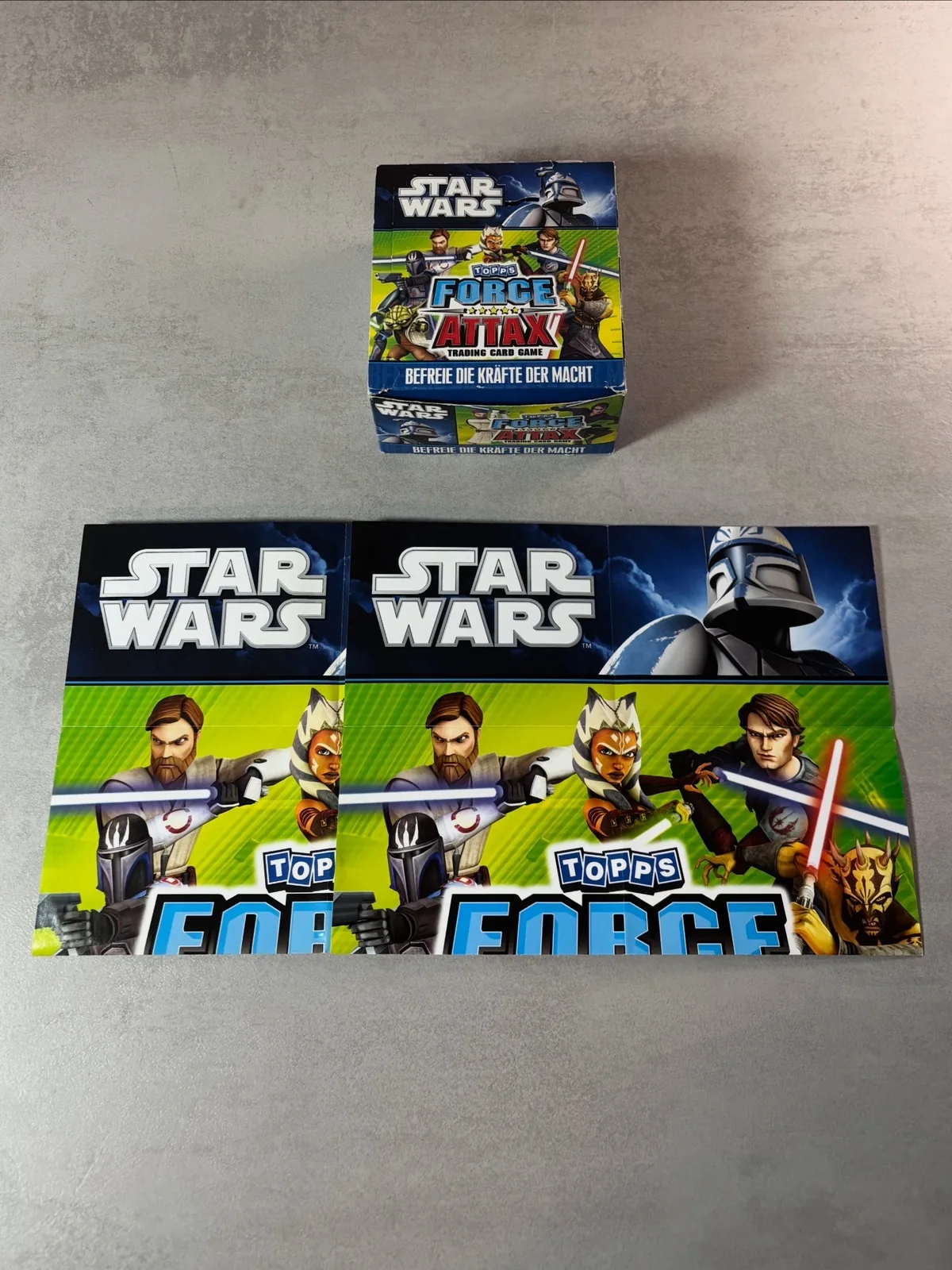 Force Attax Serie 2 Display-Box mit Booster-Packs und Poster