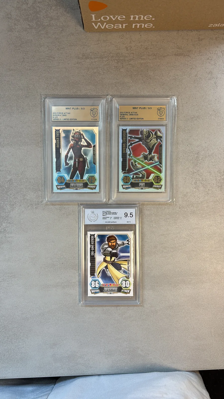 Drei gegradete Force Attax Serie 3 Karten, eine mit Bewertung 9.5